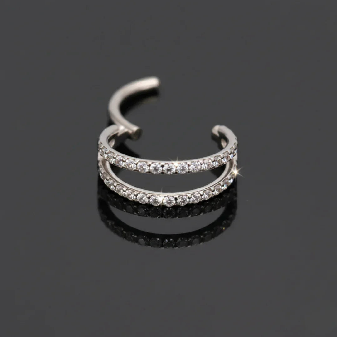 Cerchio a clicker in Titanio G23 con design a due barre con brillanti