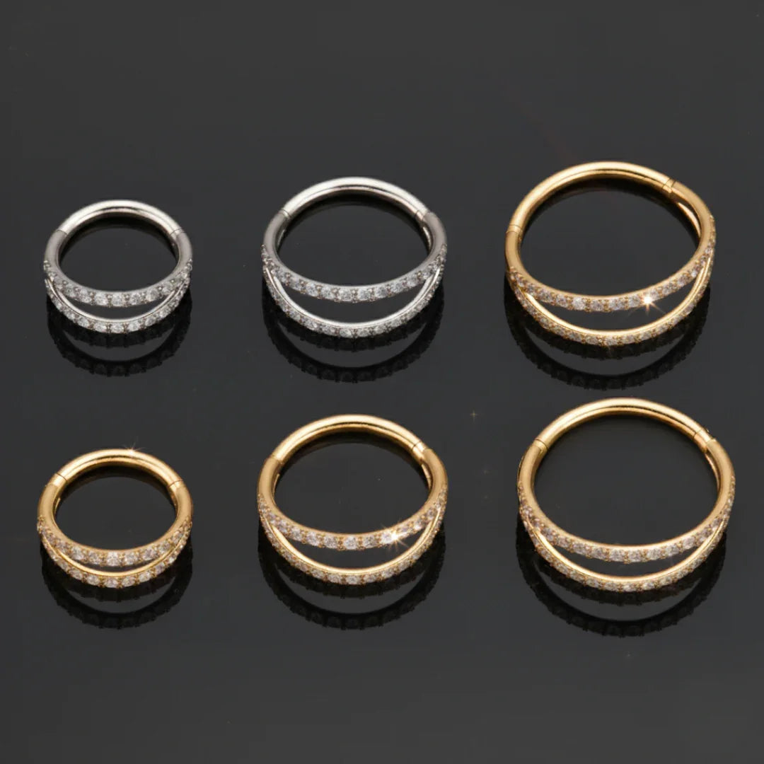 Cerchio a clicker in Titanio G23 con design a due barre con brillanti