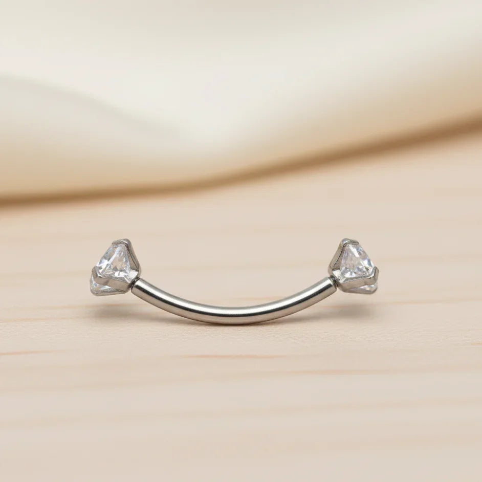 Banana sopracciglio con brillanti