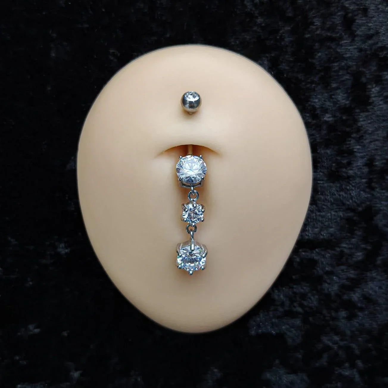 Piercing per ombelico a pendolo con 3 brillanti a cascata