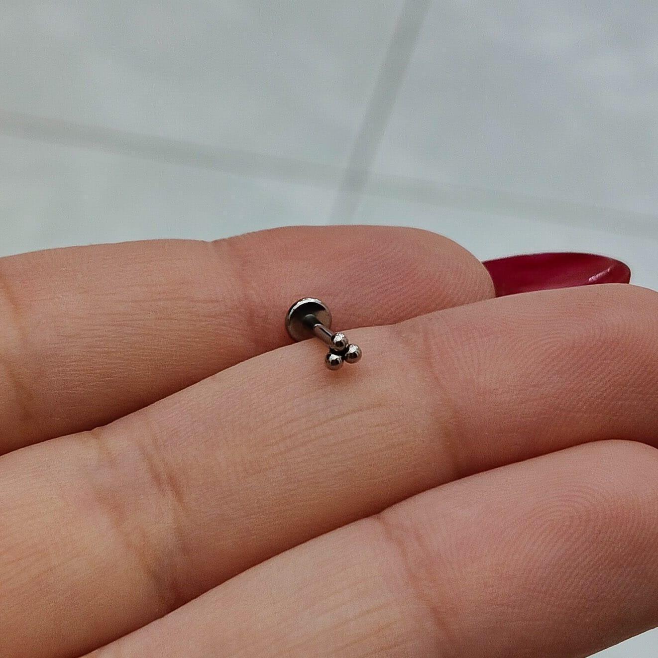 Labret con 3 sfere - GIOYAL PIERCING STORE