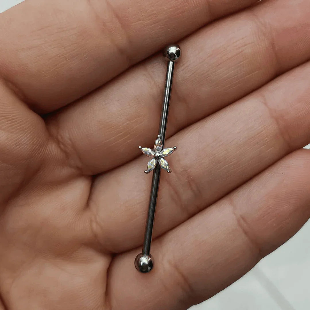 Piercing Industrial con fiorellino e brillanti - GIOYAL PIERCING STORE