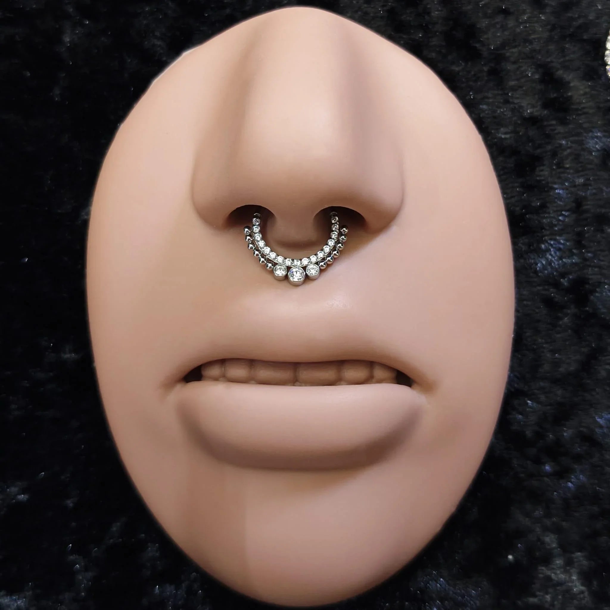 Anello a clicker con brillanti modello serenity - GIOYAL PIERCING STORE