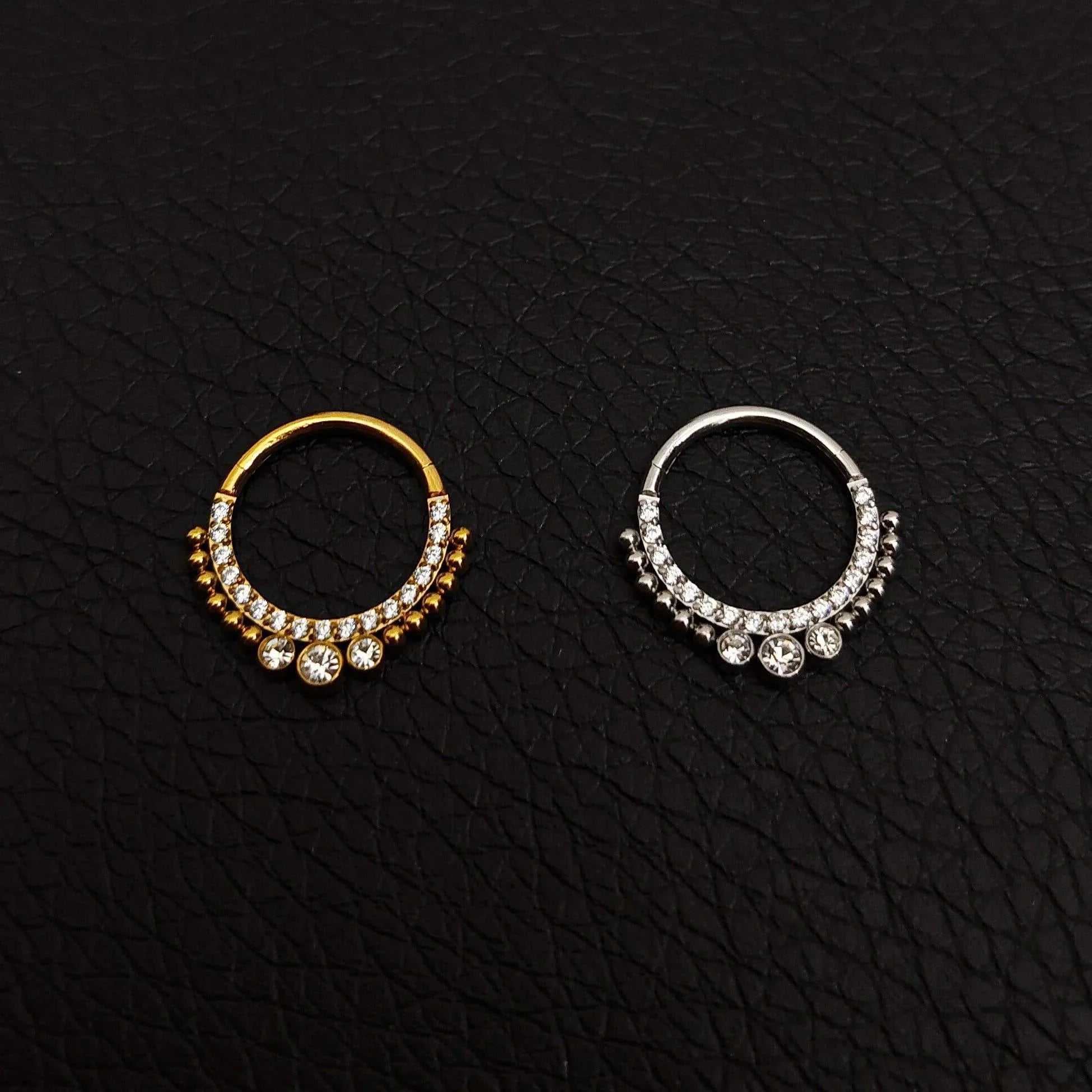 Anello a clicker con brillanti modello serenity - GIOYAL PIERCING STORE