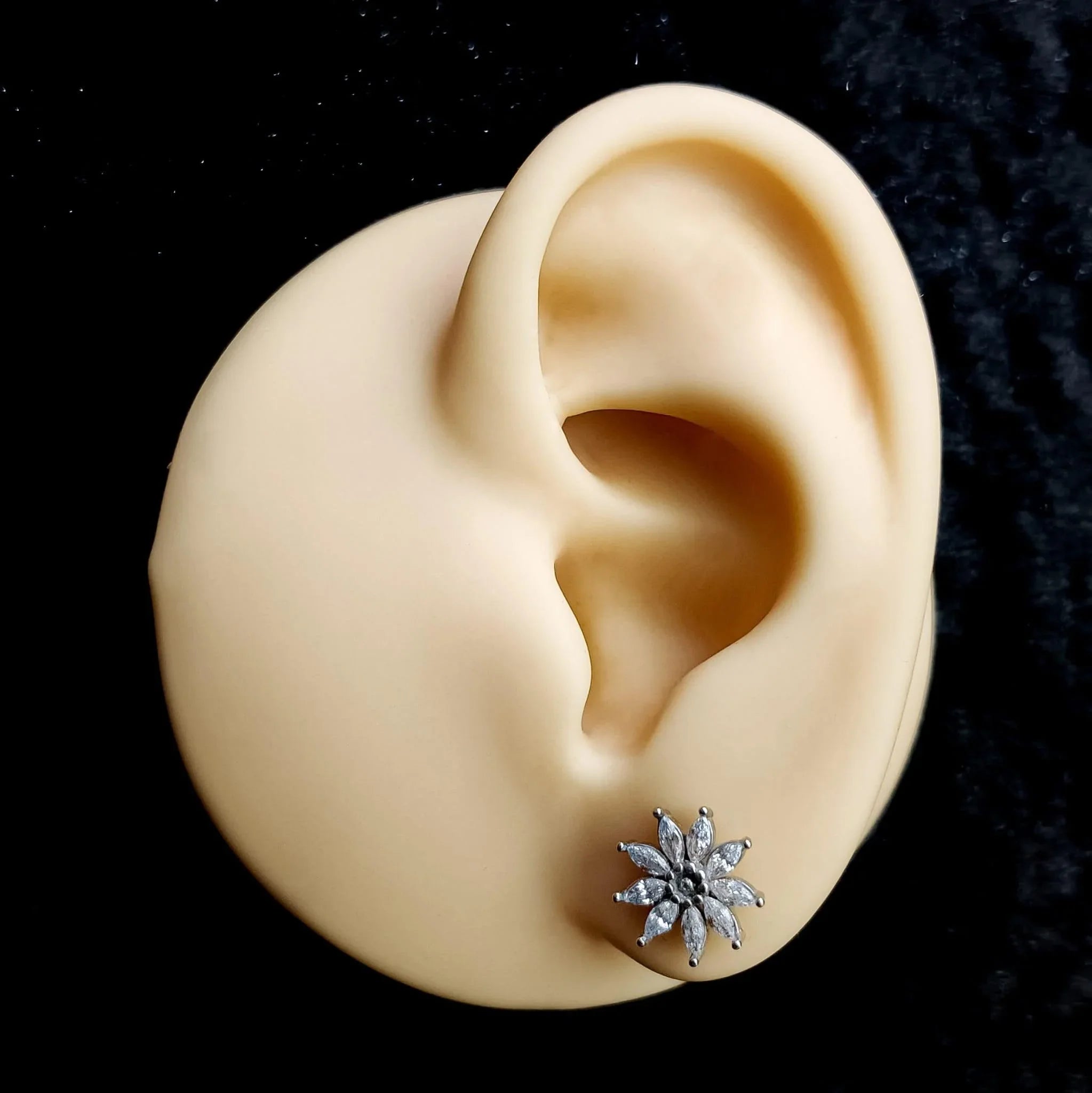 piercing helix con design a fiore - GIOYAL PIERCING STORE