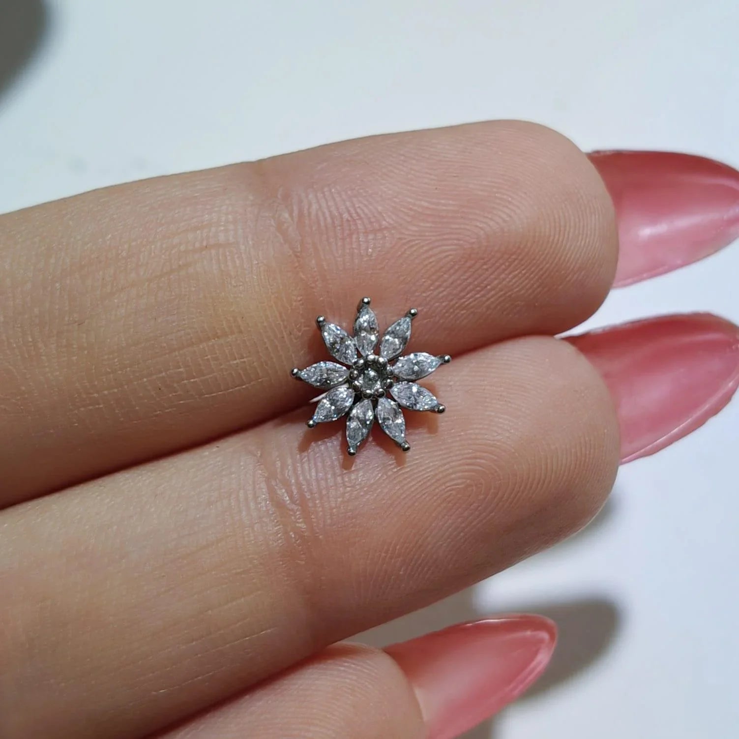 piercing helix con design a fiore - GIOYAL PIERCING STORE