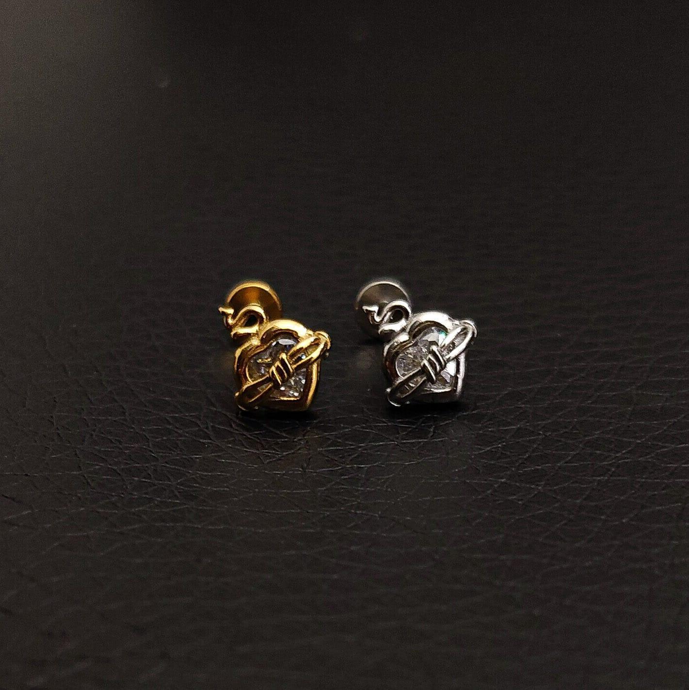 Piercing labret con cuore sacro - GIOYAL PIERCING STORE