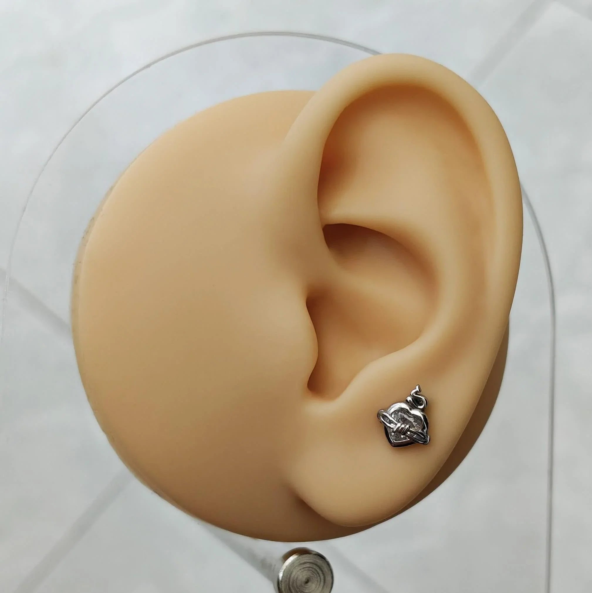 Piercing labret con cuore sacro - GIOYAL PIERCING STORE