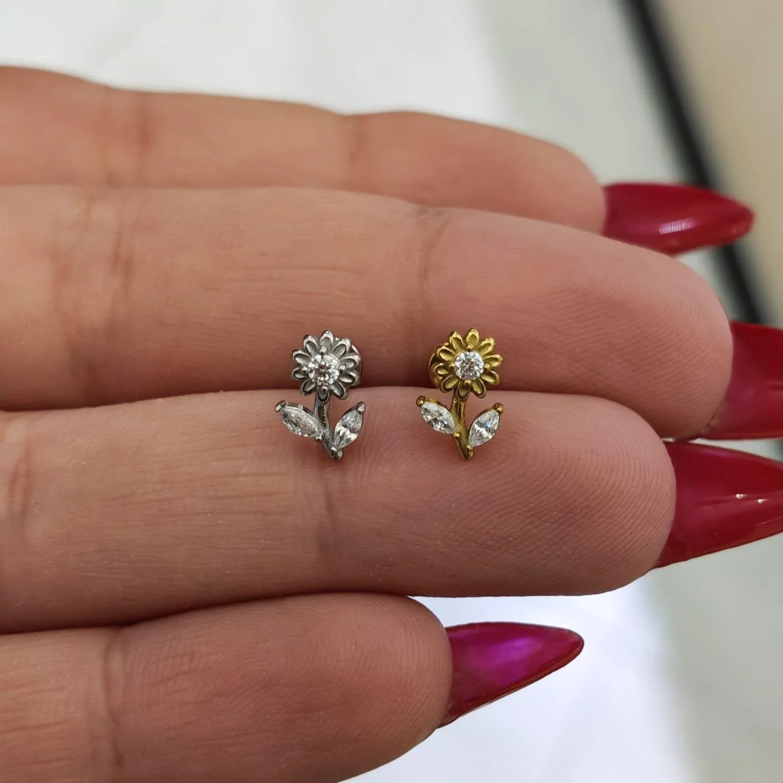 Piercing labret con design a fiore - GIOYAL PIERCING STORE