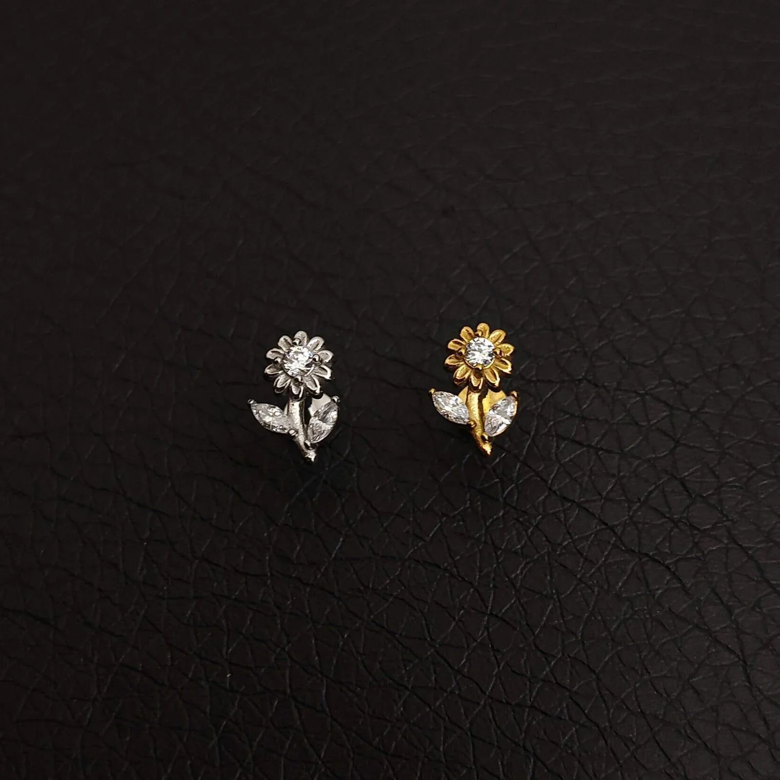 Piercing labret con design a fiore - GIOYAL PIERCING STORE
