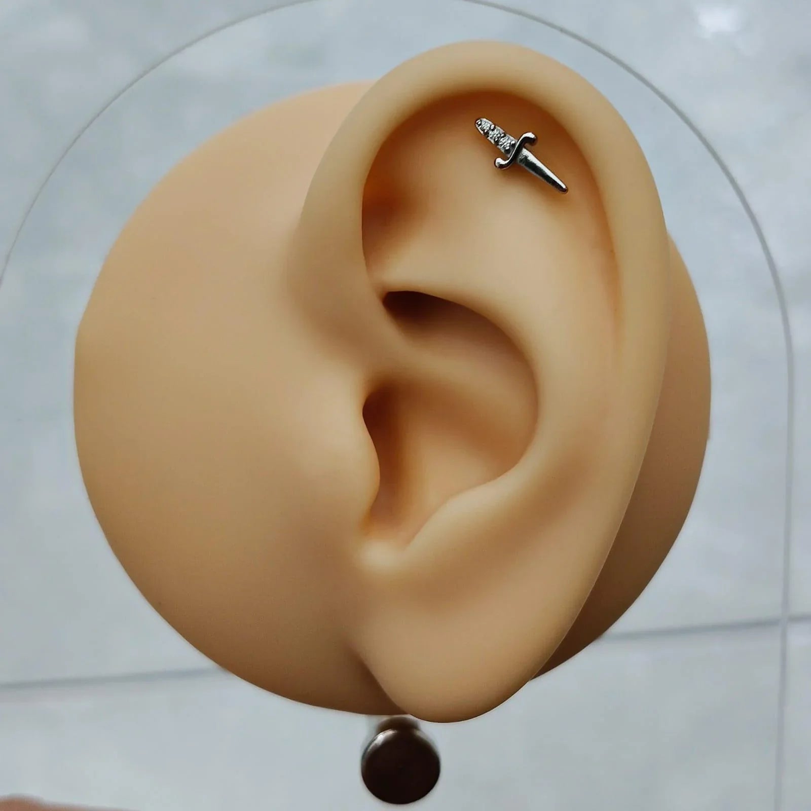 Piercing labret con design con pugnale - GIOYAL PIERCING STORE