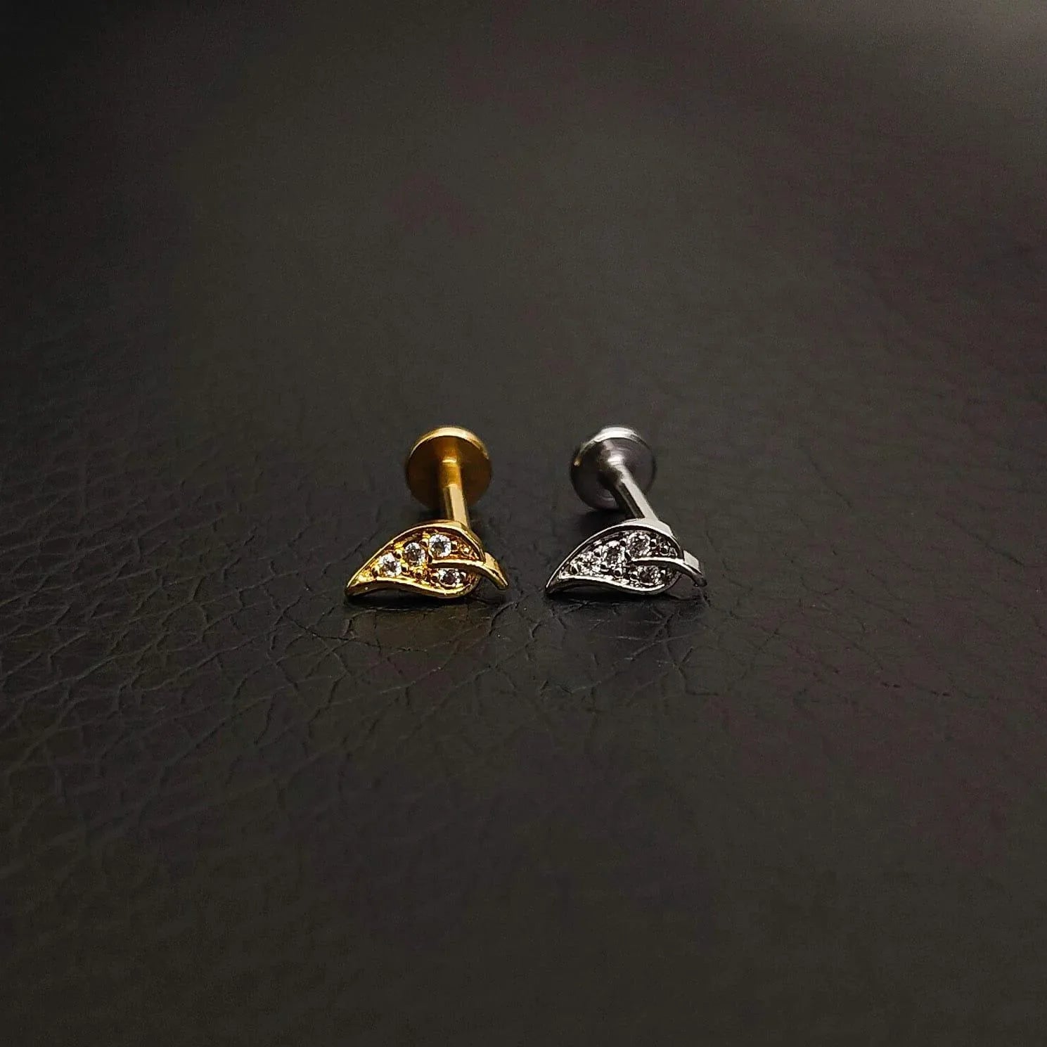 Piercing labret con design fogliolina - GIOYAL PIERCING STORE