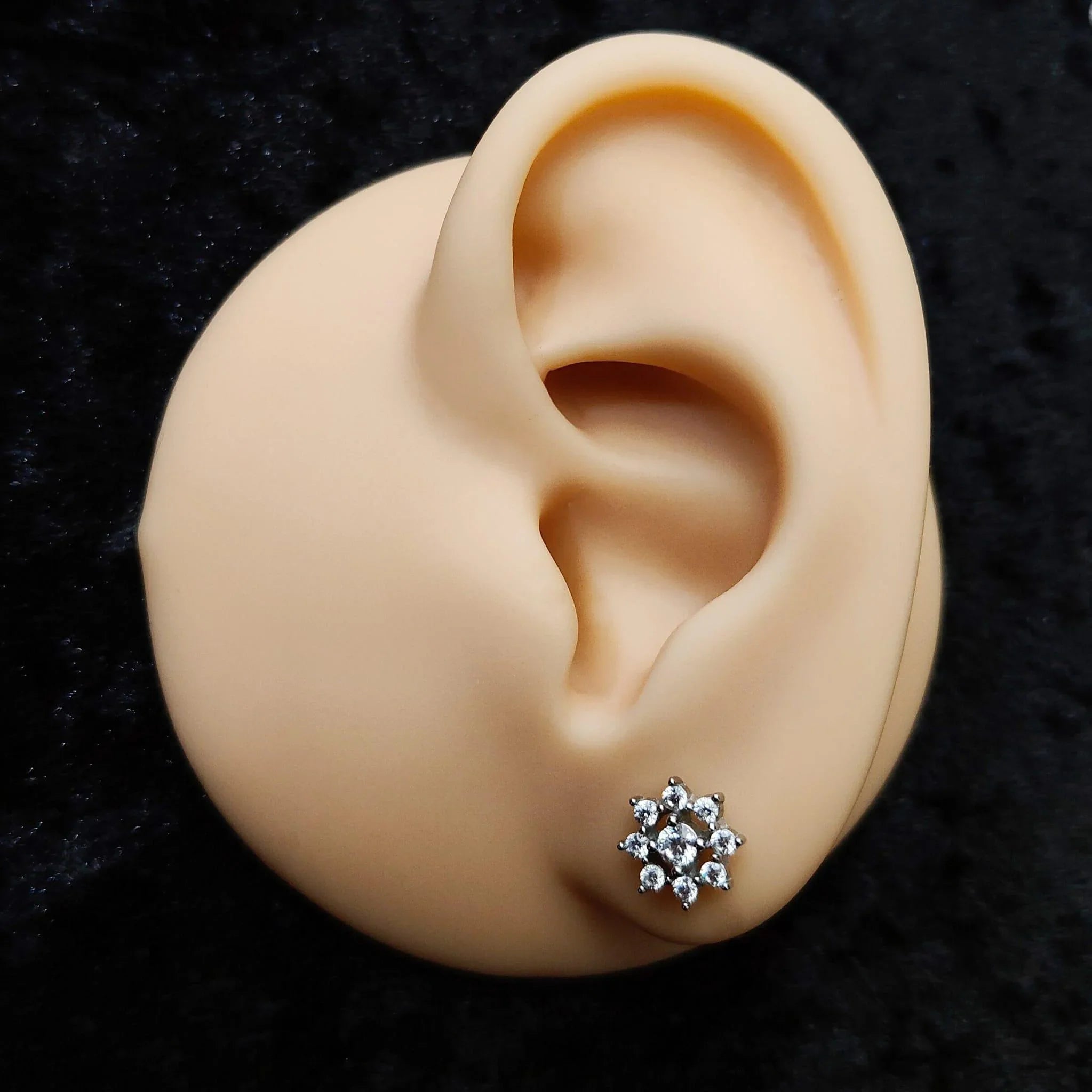 Piercing labret fiore - GIOYAL PIERCING STORE