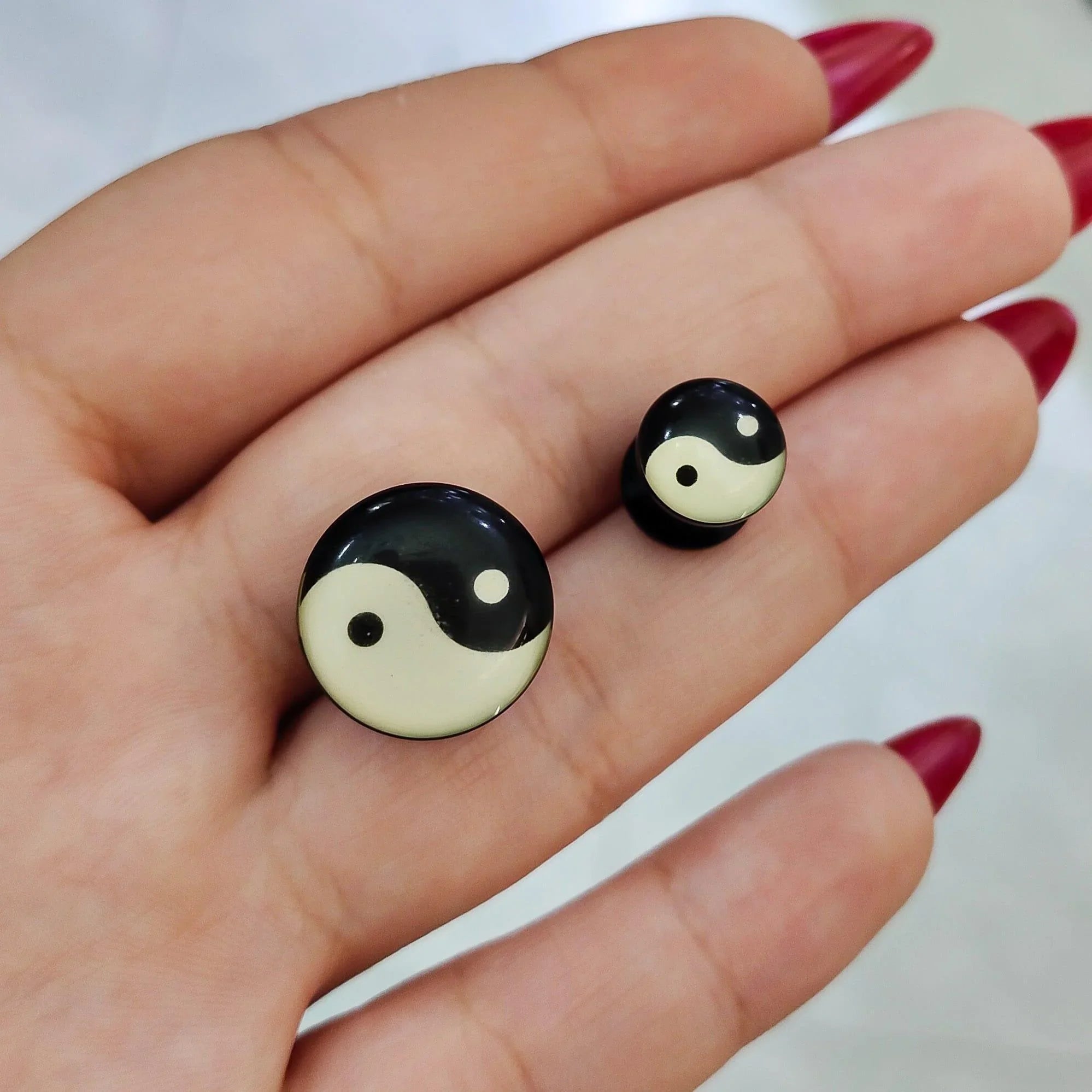 Plug in acrilico con simbolo yin e yang - GIOYAL PIERCING STORE
