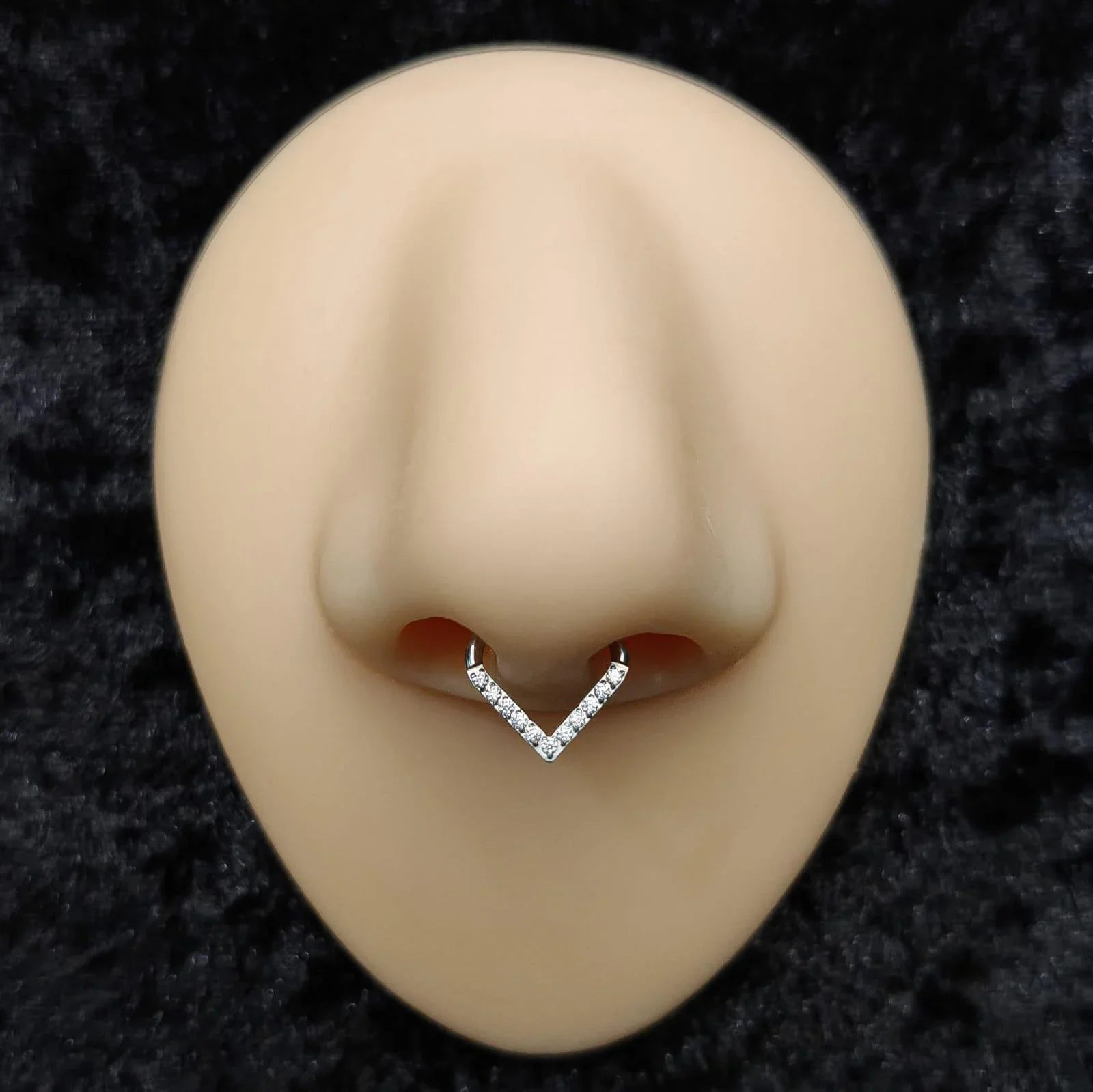 Anello a clicker con design a V - GIOYAL PIERCING STORE