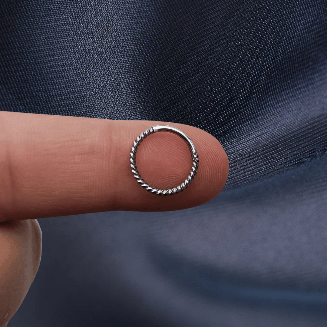 Anello a clicker con design intrecciato - GIOYAL PIERCING STORE