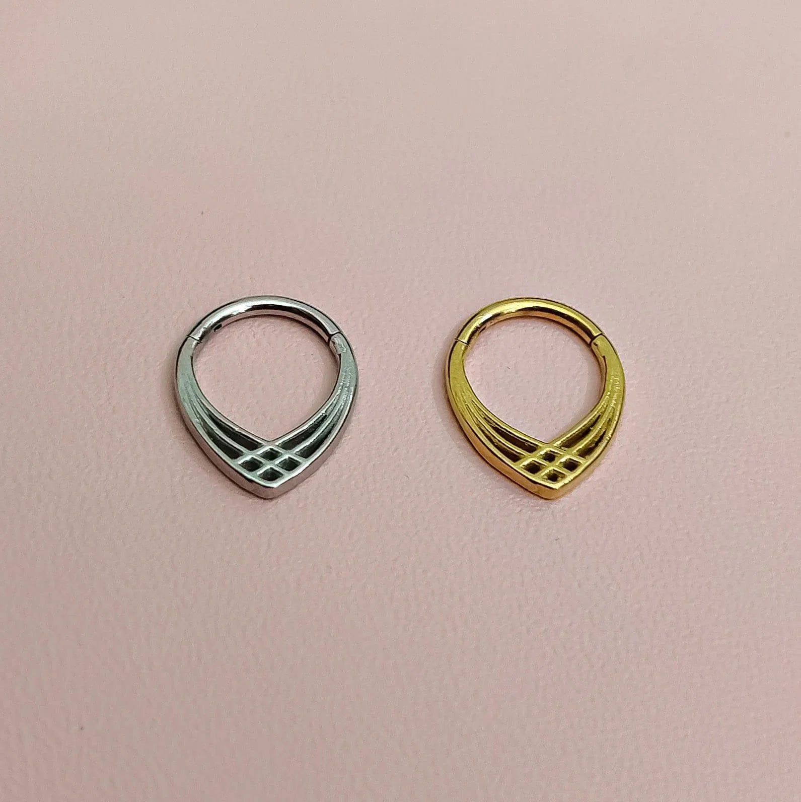 Anello a clicker con design intrecciato - GIOYAL PIERCING STORE